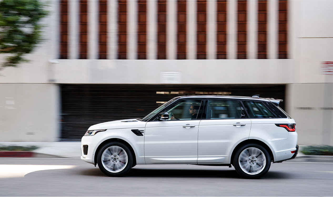 GÜÇLÜ DURUŞ, ESTETİK TASARIM: RANGE ROVER SPORT.